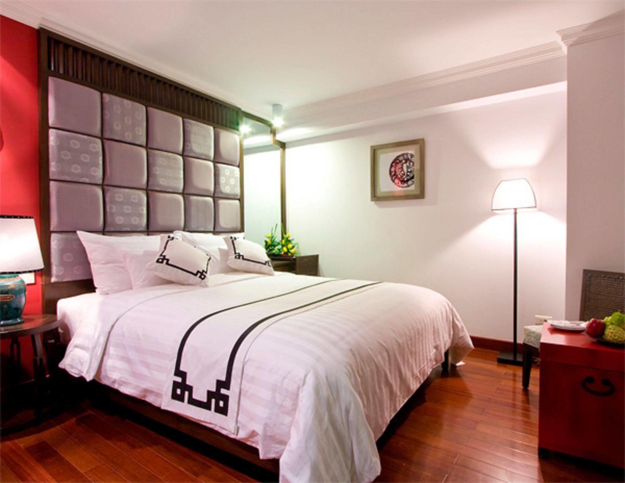 Church Boutique Hotel Hang Trong Hanoi Zimmer foto